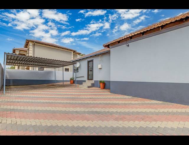 4 BEDROOM FREEHOLD FOR SALE IN COSMO CITY